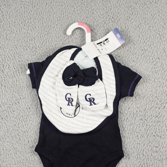 Source Unknown Other - Colorado Rockies Shirt Bodysuit Boys 0-3 Months Black MLB Baseball Bib Booties